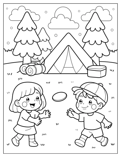 Děti si házejí frisbee na tábořišti se stanem a stromy.