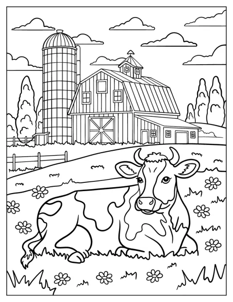 Una vaca descansa en un prado junto a una valla y un silo.