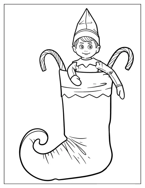 Elf on the Shelf stă într-un ciorap ondulat, alături de acadele.