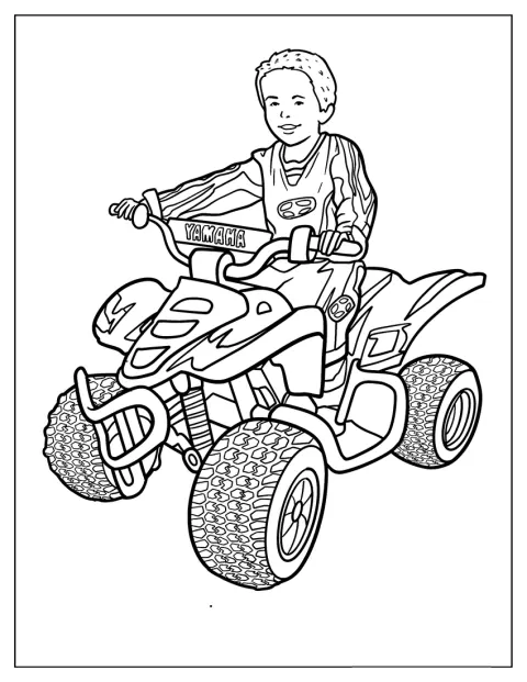 En lille dreng kører på sin ATV.