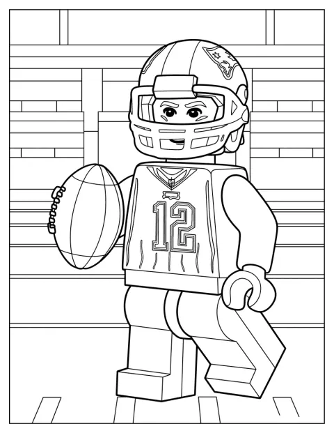 Als LEGO-Figur hält Tom Brady einen Football in den Händen.