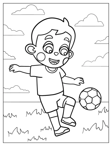 Et barn løper etter ballen på en fotballbane.