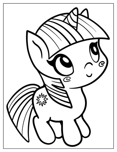 A pequena Twilight Sparkle está representada com traços chibi.