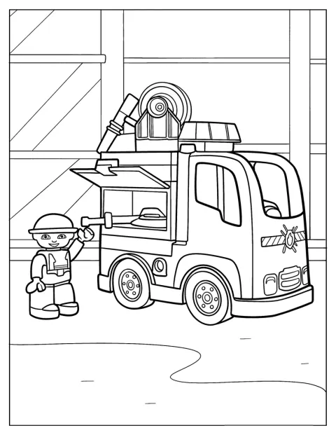 Un simpático bombero LEGO está de pie al lado de un camión de bomberos.