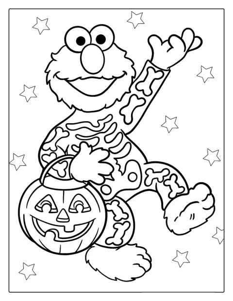エルモがハロウィーンのかぼちゃを手にしています。