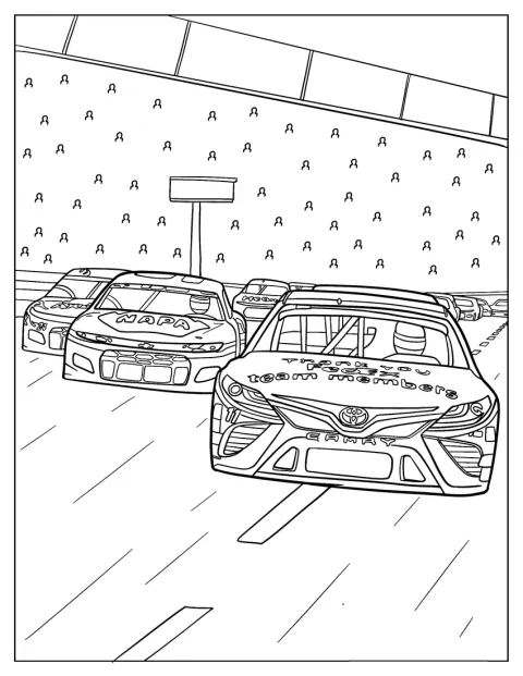 観客が見守るなか、NASCARのレースカーがサーキットを走っています。