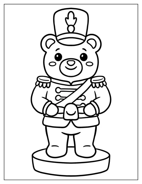 En bamse kledd som nøtteknekker står i soldatuniform.