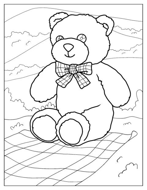 En søt bamse nyter en piknik ute.