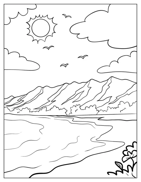 Ein weiter Strand liegt vor einer imposanten Bergkulisse.