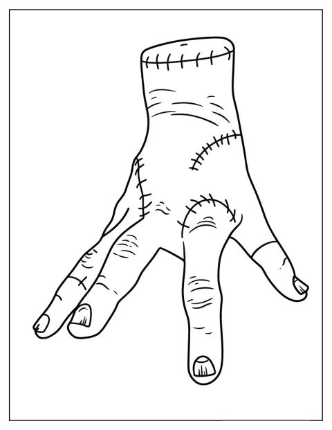 Thing, la mano viviente de la familia Addams, aparece con un aspecto inquietante.
