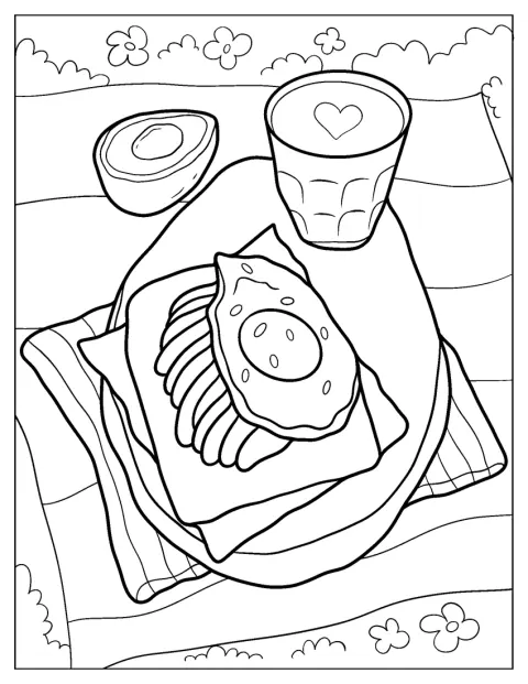 Una tostada con huevo y un batido de aguacate están servidos juntos.