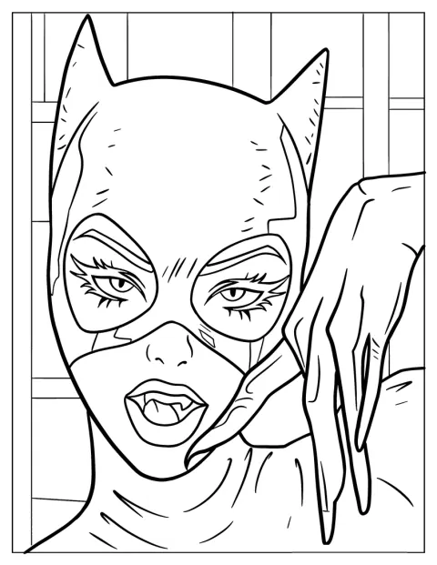 A Mulher-Gato arreganha os dentes e exibe as garras.