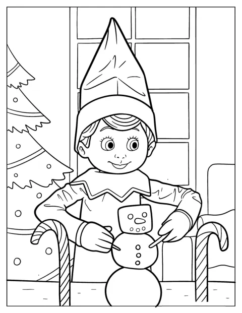 Der Elf on the Shelf baut neben dem Weihnachtsbaum einen kleinen Schneemann.