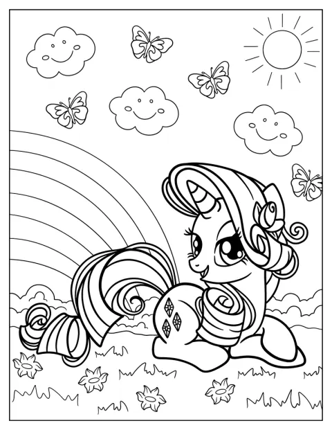 Rarity ligger och vilar på en gräsmatta.