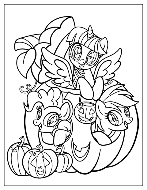 Twilight Sparkle i jej przyjaciele wyglądają z wnętrza dyni.