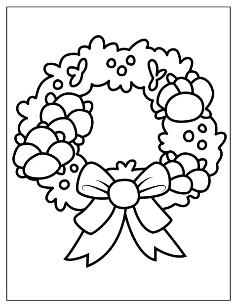 Een kerstkrans is versierd met feestelijke takjes en decoraties.
